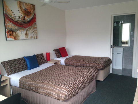 Beachcomber Motel & Apartments - QLD Tourism 35