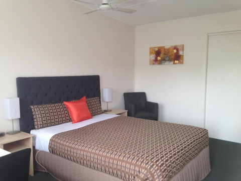 Beachcomber Motel & Apartments - QLD Tourism 38
