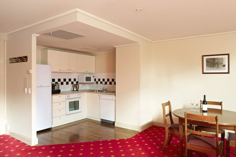 Grand Hotel Melbourne - Queensland Tourism 27