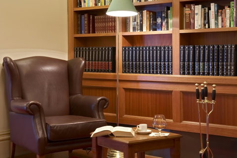 Grand Hotel Melbourne - Queensland Tourism 9
