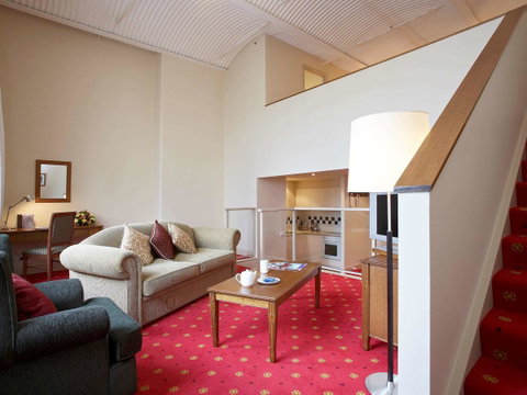 Grand Hotel Melbourne - Queensland Tourism 39