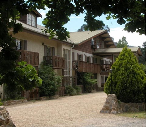 Bright Chalet - Queensland Tourism 1