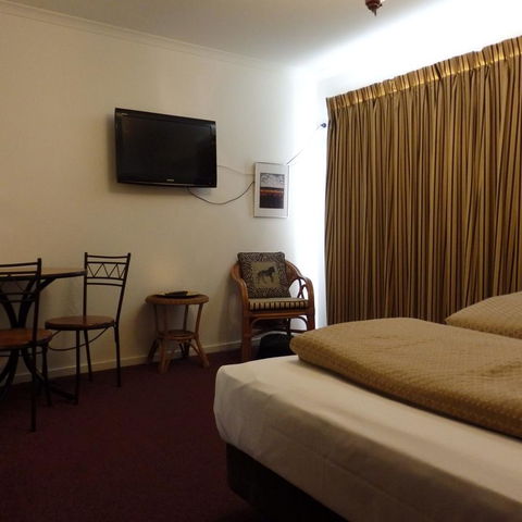 Bright Chalet - Queensland Tourism 13