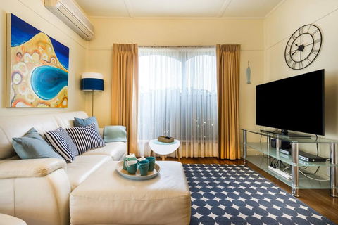 Nautique Beach House - QLD Tourism 3