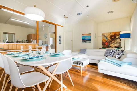 Nautique Beach House - QLD Tourism 1