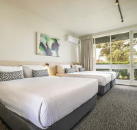 Nightcap at Seaford Hotel - QLD Tourism
