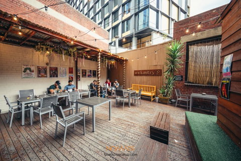 Nomads Melbourne Backpackers - Queensland Tourism 6