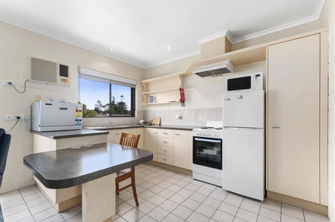 Allambi Holiday Apartments - Queensland Tourism 2
