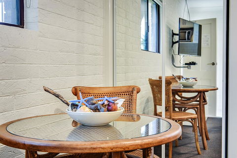 Allambi Holiday Apartments - Queensland Tourism 31