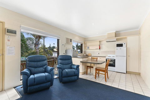 Allambi Holiday Apartments - Queensland Tourism 9