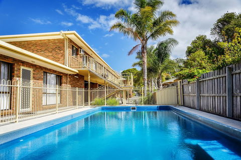 Allambi Holiday Apartments - Queensland Tourism 0
