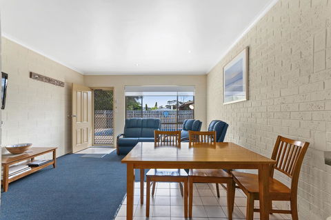 Allambi Holiday Apartments - Queensland Tourism 12