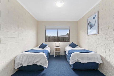 Allambi Holiday Apartments - Queensland Tourism 6