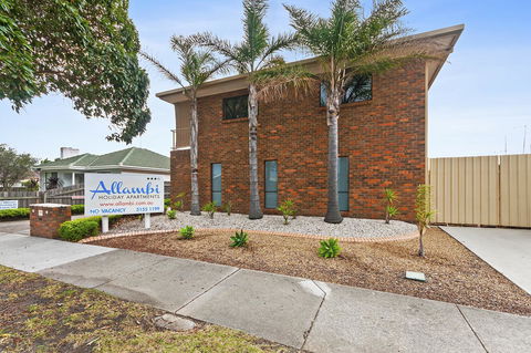 Allambi Holiday Apartments - Queensland Tourism 5