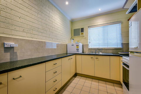 Allambi Holiday Apartments - Queensland Tourism 41