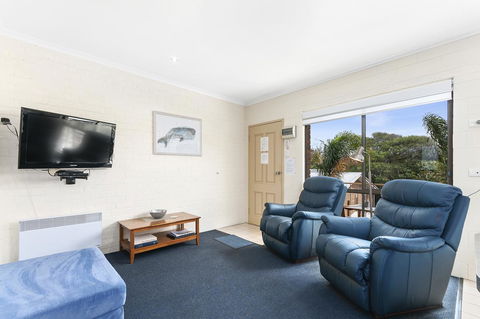 Allambi Holiday Apartments - Queensland Tourism 17