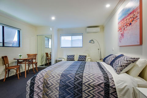 Allambi Holiday Apartments - Queensland Tourism 33