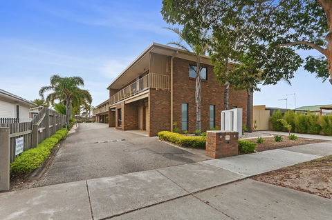 Allambi Holiday Apartments - Queensland Tourism 8