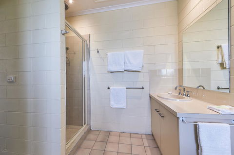 Allambi Holiday Apartments - Queensland Tourism 28