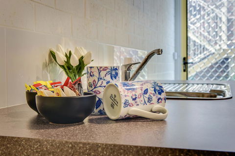 Allambi Holiday Apartments - Queensland Tourism 32