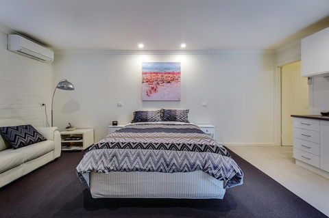 Allambi Holiday Apartments - Queensland Tourism 42