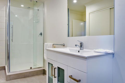 Allambi Holiday Apartments - Queensland Tourism 36