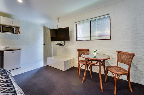 Allambi Holiday Apartments - Queensland Tourism 27