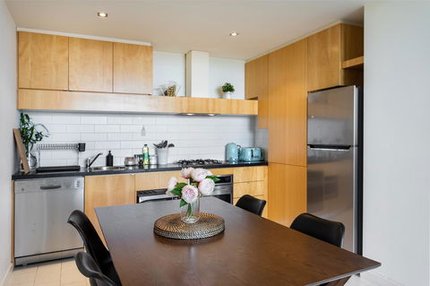 La Maison - Great View, Free Parking, Pool, Gym, Perfectly Located 2BR Apartment - Queensland Tourism 12