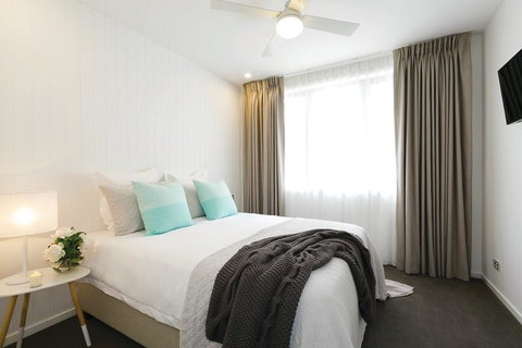 Lakes Edge Apartments - QLD Tourism 1