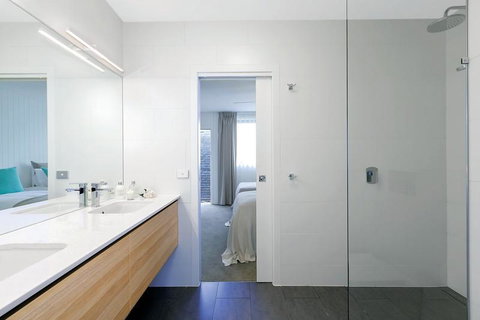 Lakes Edge Apartments - QLD Tourism 2