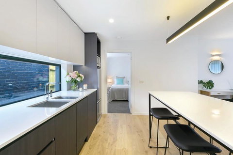 Lakes Edge Apartments - QLD Tourism 3