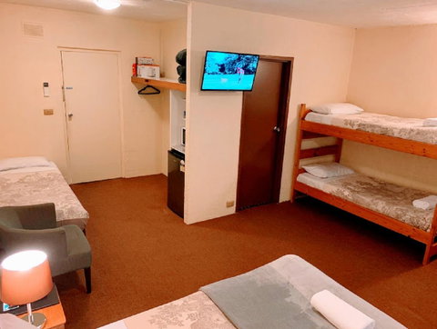 Mountain Creek Motel Bar & Restaurant - Queensland Tourism 4