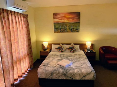 Mountain Creek Motel Bar & Restaurant - Queensland Tourism 26
