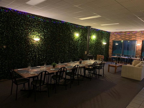 Mountain Creek Motel Bar & Restaurant - Queensland Tourism 13