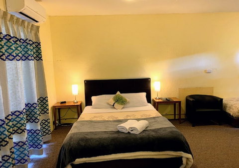 Mountain Creek Motel Bar & Restaurant - Queensland Tourism 3
