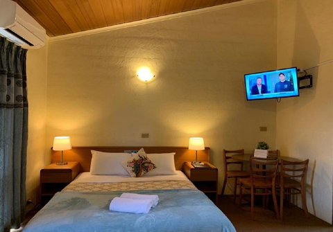 Mountain Creek Motel Bar & Restaurant - Queensland Tourism 24