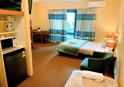 Mountain Creek Motel Bar & Restaurant - Queensland Tourism 7
