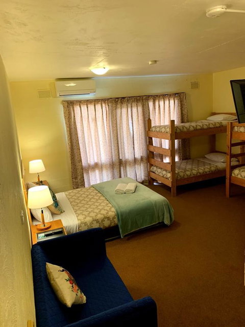 Mountain Creek Motel Bar & Restaurant - Queensland Tourism 44