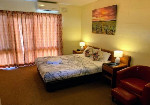 Mountain Creek Motel Bar & Restaurant - Queensland Tourism 25