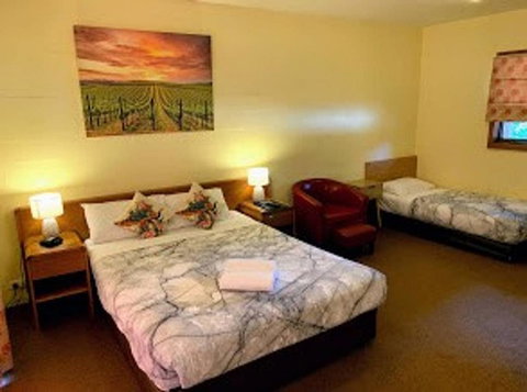 Mountain Creek Motel Bar & Restaurant - Queensland Tourism 27