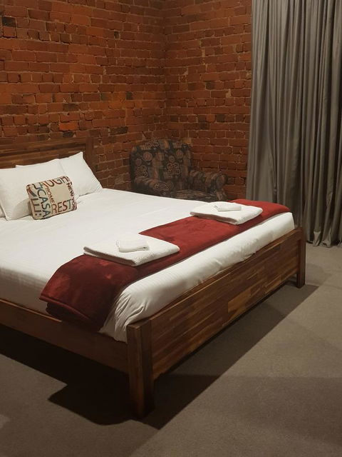 Sublime Spa Apartments - QLD Tourism 14