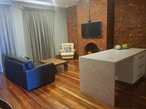 Sublime Spa Apartments - QLD Tourism 12