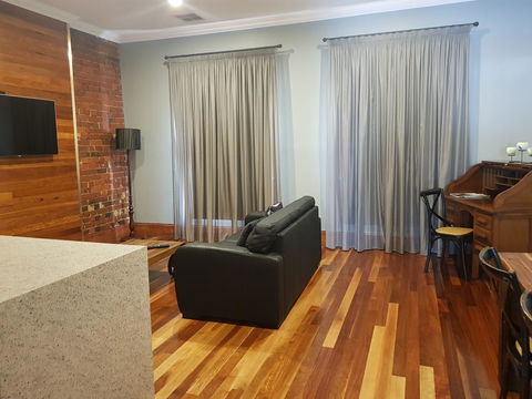 Sublime Spa Apartments - QLD Tourism 3