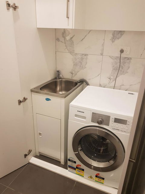 Sublime Spa Apartments - QLD Tourism 8