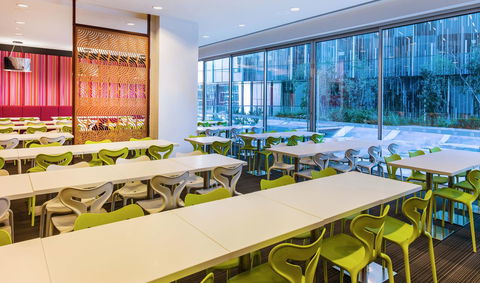 Travelodge Hotel Melbourne Docklands - QLD Tourism 16