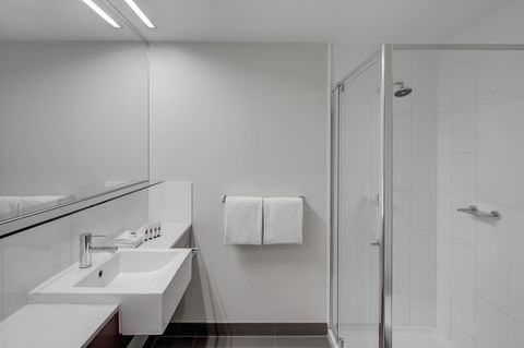Travelodge Hotel Melbourne Docklands - QLD Tourism 6