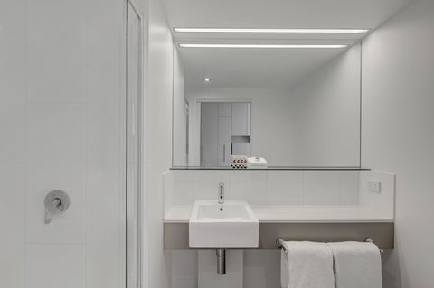 Travelodge Hotel Melbourne Docklands - QLD Tourism 8