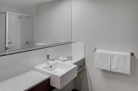 Travelodge Hotel Melbourne Docklands - QLD Tourism 14