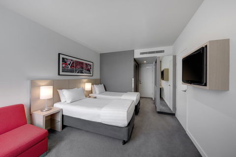 Travelodge Hotel Melbourne Docklands - QLD Tourism 1