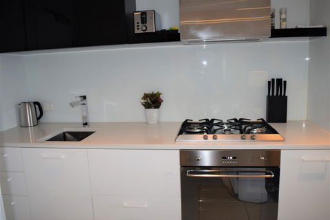 Executive Stay Little Collins Street - Queensland Tourism 4